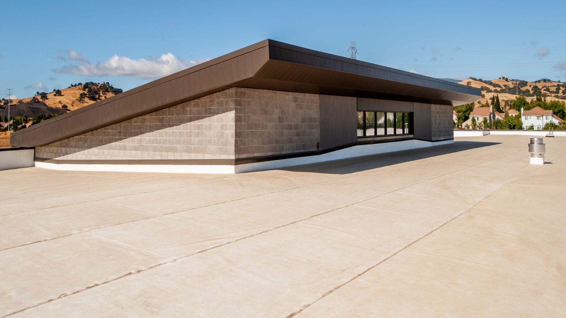 Redondo Beach, CA<br />
Membrane Roof<br />
	