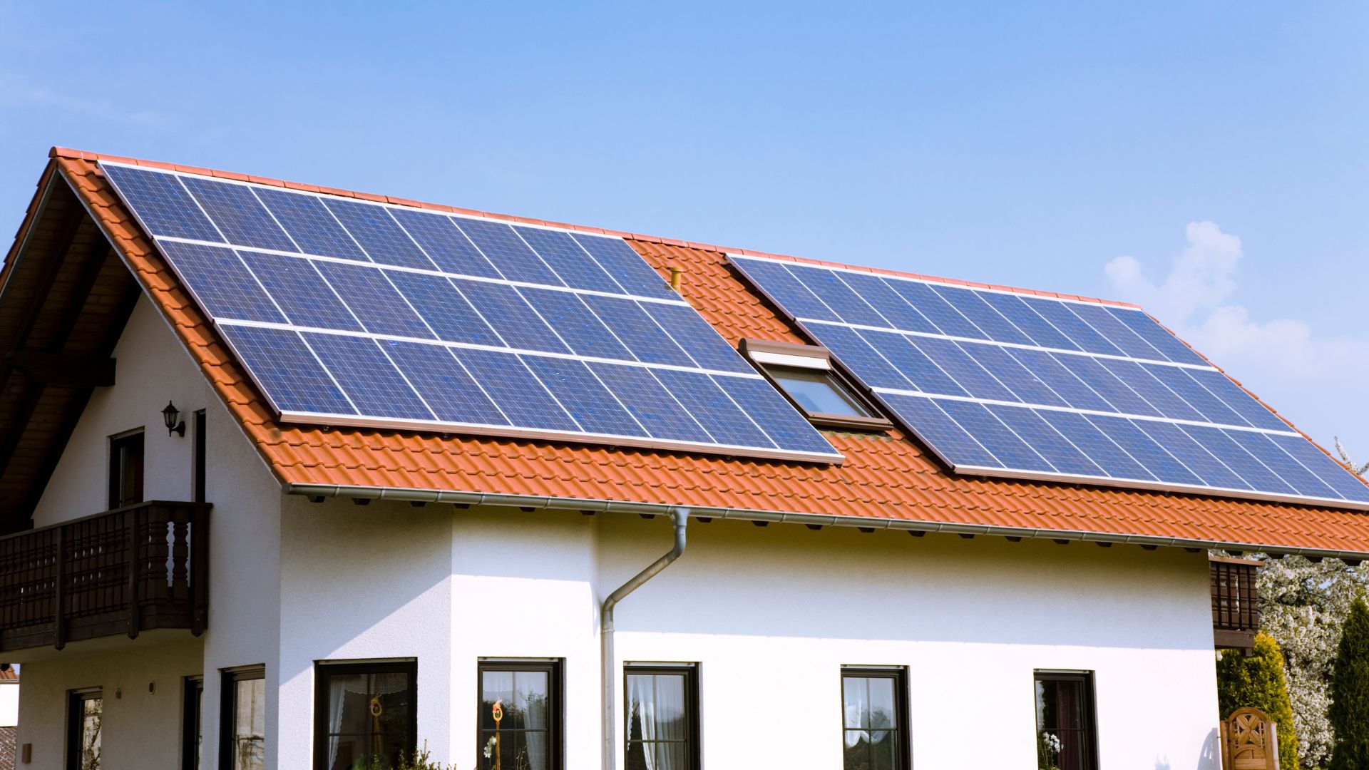 Redondo Beach, CA<br />
Solar Roof<br />
	